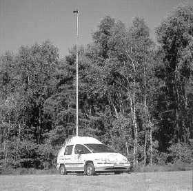 Teleskopmast in einen PKW eingebaut